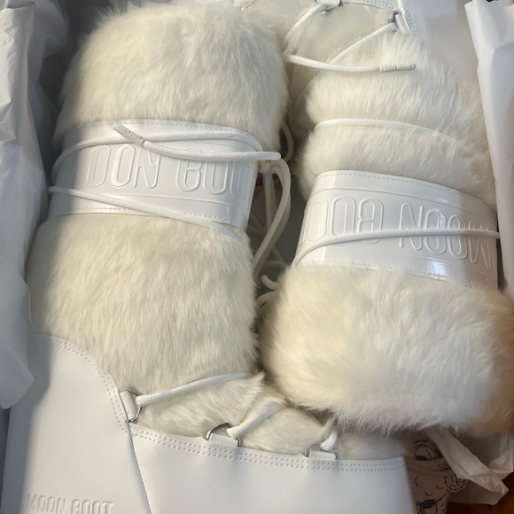 Moon Boot Shoes - Moon Boot Snowy White Fur Boots